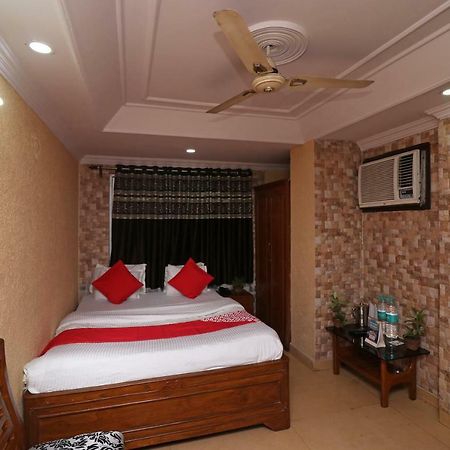 Calcutta Bara Bazar Oyo Flagship 16209 Hotel Ambar Palace מראה חיצוני תמונה