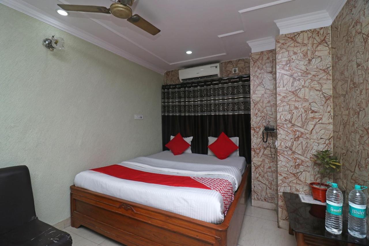 Calcutta Bara Bazar Oyo Flagship 16209 Hotel Ambar Palace מראה חיצוני תמונה