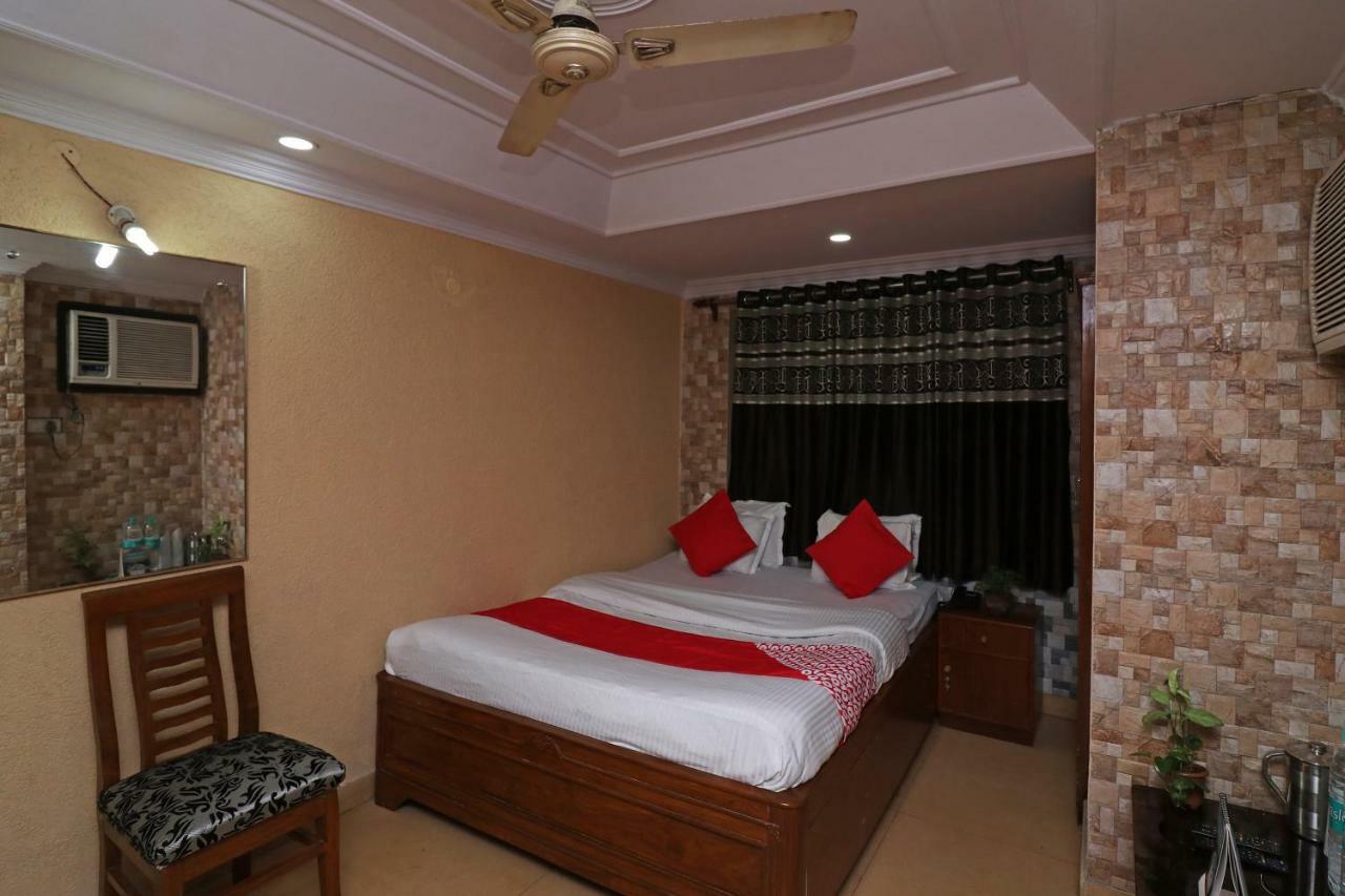 Calcutta Bara Bazar Oyo Flagship 16209 Hotel Ambar Palace מראה חיצוני תמונה