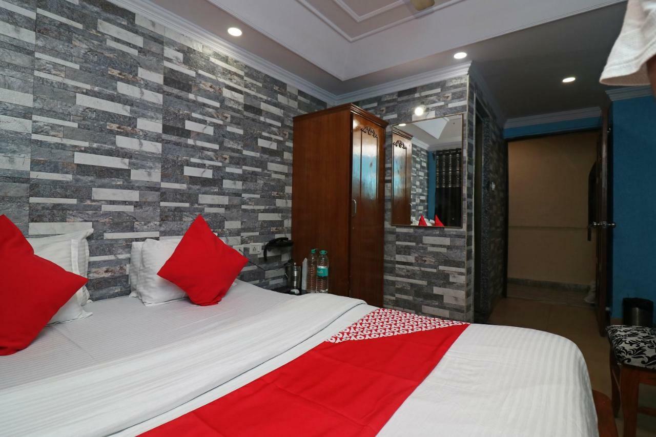 Calcutta Bara Bazar Oyo Flagship 16209 Hotel Ambar Palace מראה חיצוני תמונה