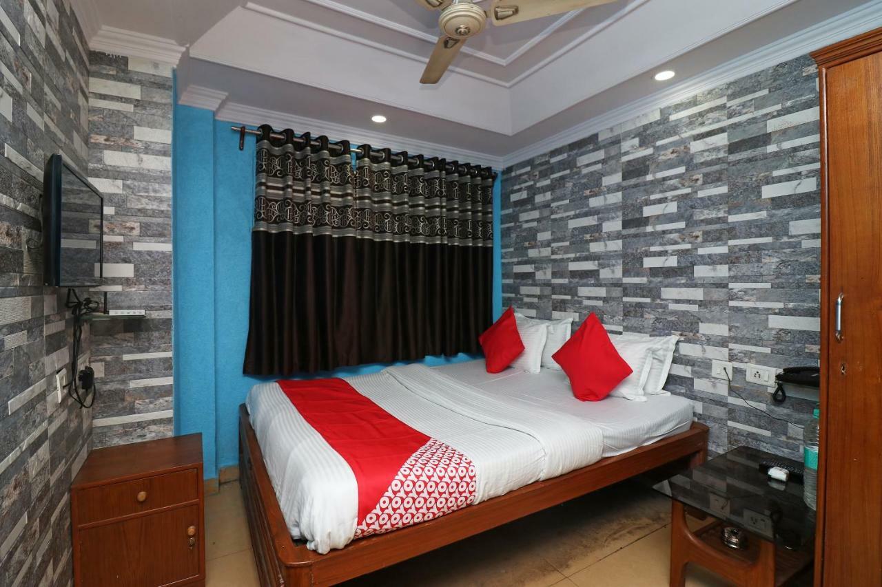Calcutta Bara Bazar Oyo Flagship 16209 Hotel Ambar Palace מראה חיצוני תמונה
