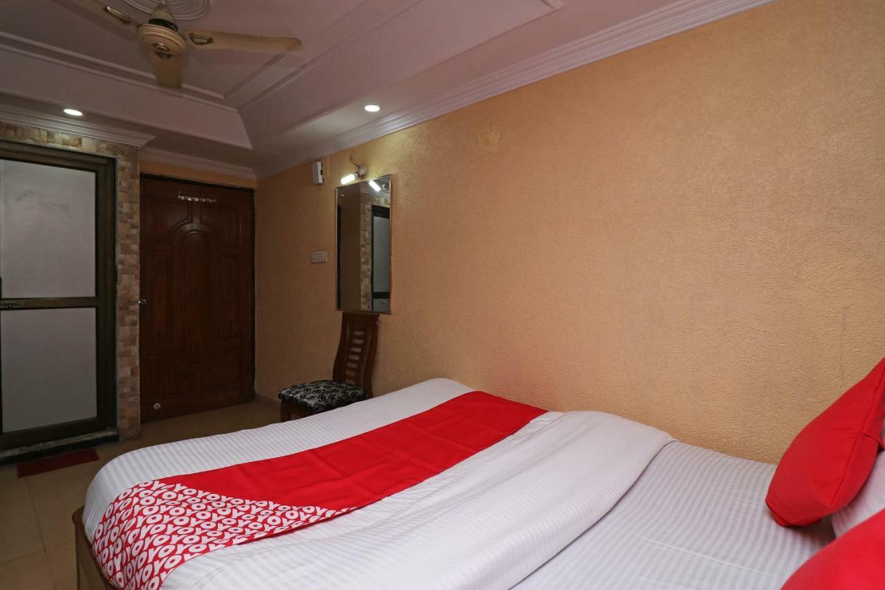Calcutta Bara Bazar Oyo Flagship 16209 Hotel Ambar Palace מראה חיצוני תמונה