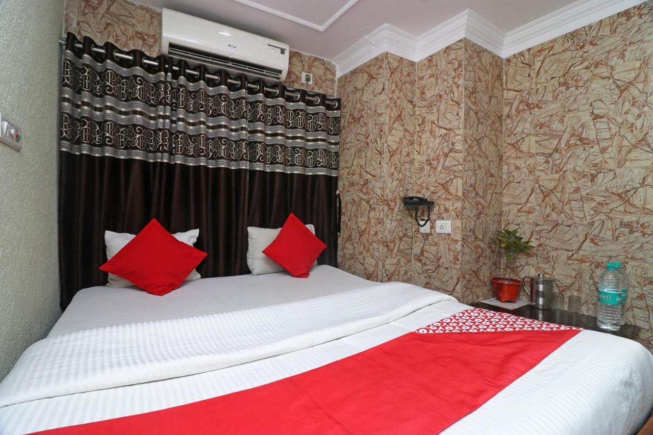 Calcutta Bara Bazar Oyo Flagship 16209 Hotel Ambar Palace מראה חיצוני תמונה